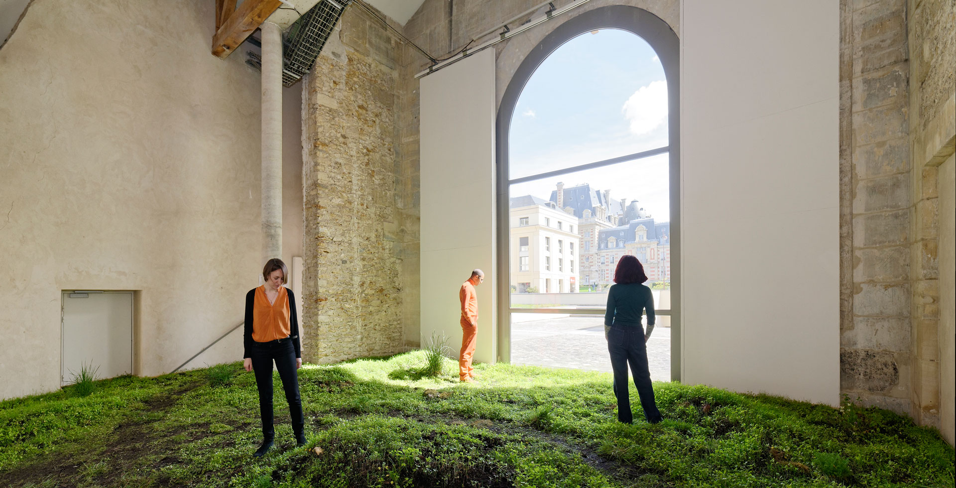 Land art: “lacune féconde” installation at “La Maréchalerie” contemporary art center, ENSA-V, Versailles, France. A flirt with archaeology and genomics.